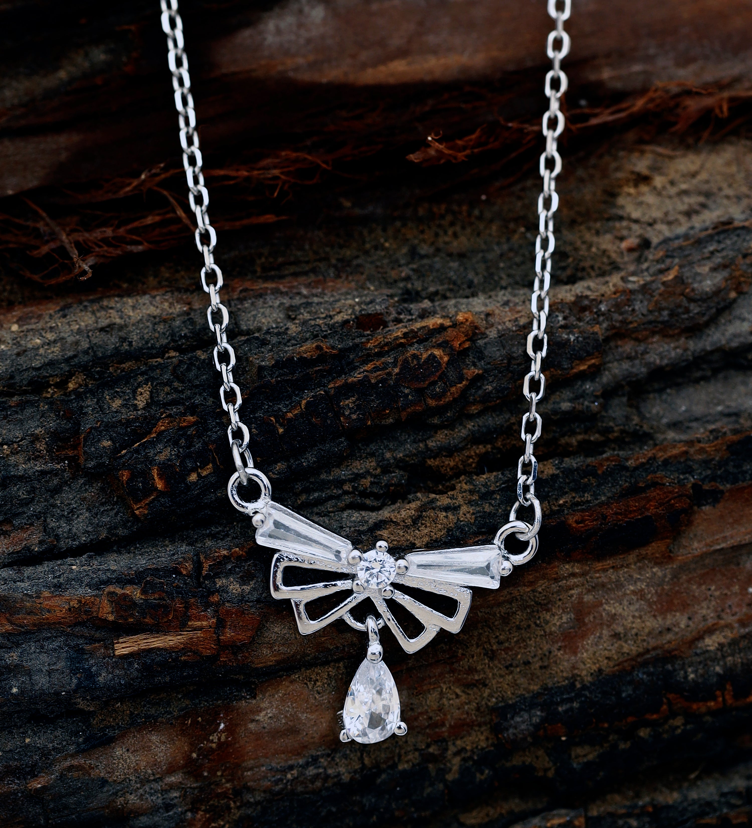 RADIANT CHARM PENDANT